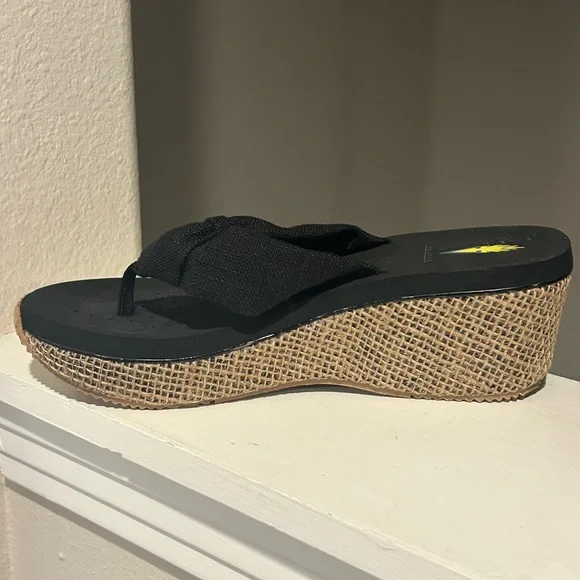 Volatile Tulane Sandals Womens Sz. 10 Black/tan Platform Wedge Thong Flip Flop - Picture 3 of 9